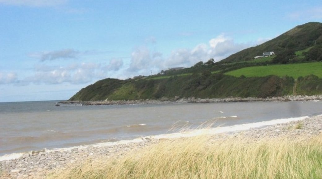 Photo "Red Wharf Bay" by Eric Jones (CC BY-SA) / Cropped from original