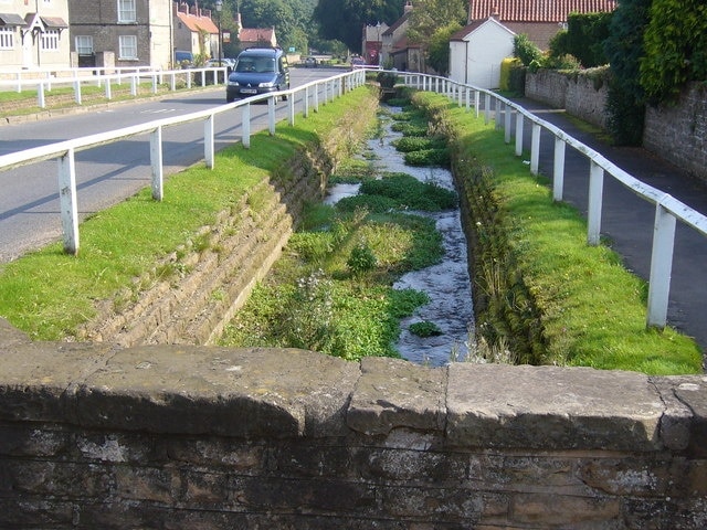 Linby "Docks" One of the two streams that run parallel to the Main Street in Linby.