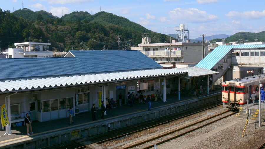 Photo "Sakari Station Premises in Ofunato City, Iwate, Japan" by undefined () / Cropped from original
