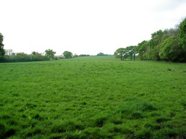 Foto “Elmley Castle” tomada por David Luther Thomas (CC BY-SA); recorte de la original