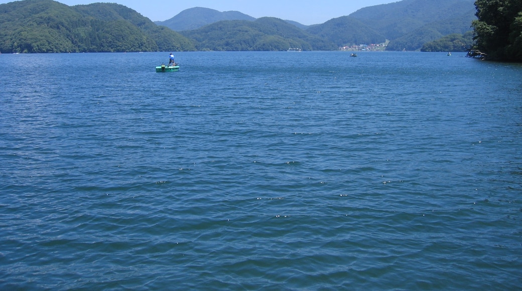 jenterri (CC BY-SA) 的「野尻湖」相片 / 裁剪自原有相片
