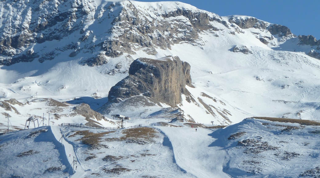 « Station de ski La Joue du Loup», photo de Gonioul (CC BY-SA) / rognée de l’originale