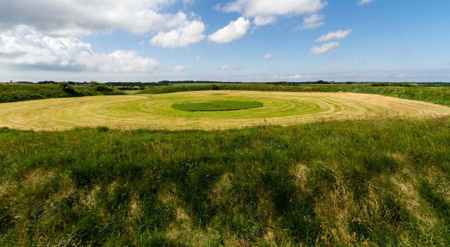 Archaeological monument (Viking Age): Lembecksburg, ring wall.