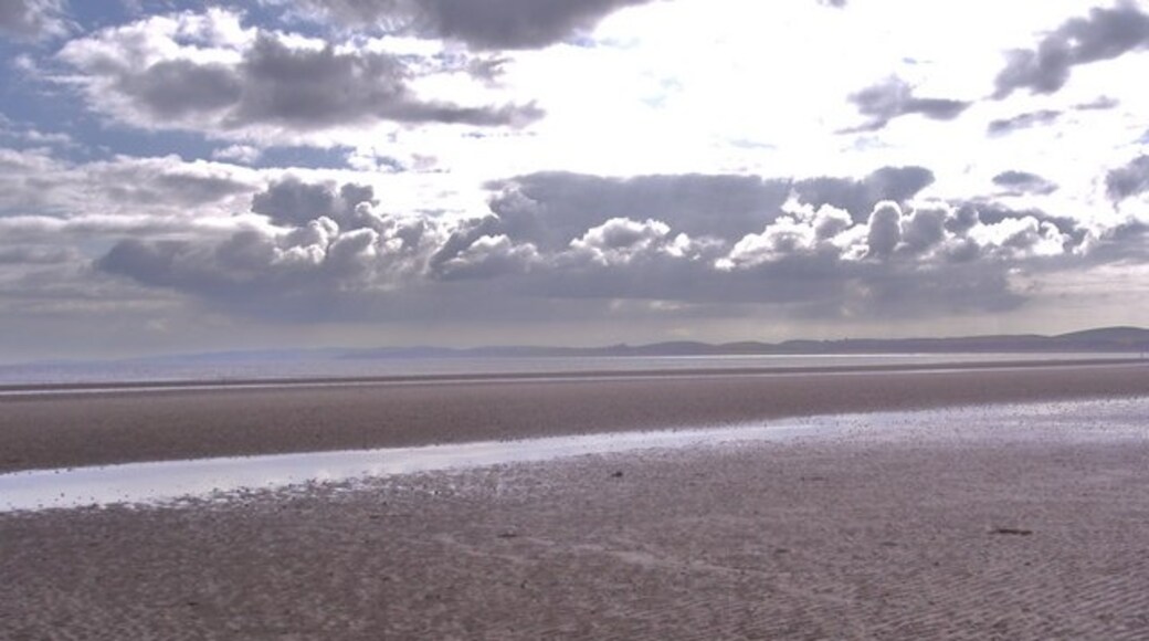 Photo "Ringdoo Sands" by Ann Cook (CC BY-SA) / Cropped from original