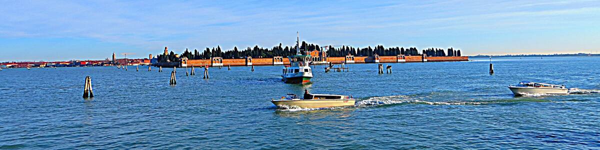 Photo "Isola di San Michele" by Mister No (Creative Commons Attribution 3.0) / Cropped from original