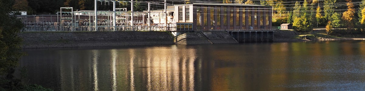 Photo "Häusern hydro power plant, Black Forest, Germany" by Kreuzschnabel (Creative Commons Attribution-Share Alike 3.0) / Cropped from original