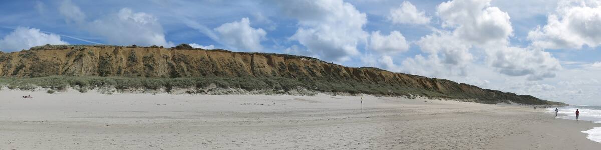 Photo "The Rotes Kliff on the island of Sylt." by Milseburg (Creative Commons Attribution-Share Alike 4.0) / Cropped from original