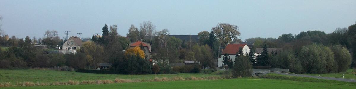 Photo "Denkwitz (Grimma, Leipzig district, Saxony) from the south-west" by Jwaller (Creative Commons Attribution-Share Alike 4.0) / Cropped from original
