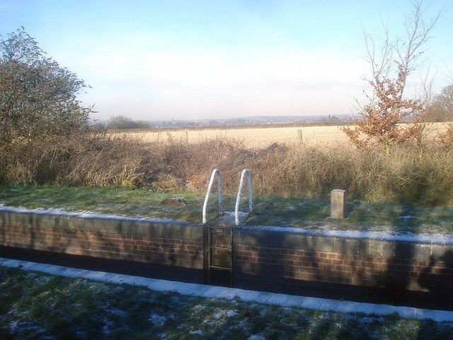 "Finstall"-foto av Trevor Rickard (CC BY-SA) / Urklipp från original