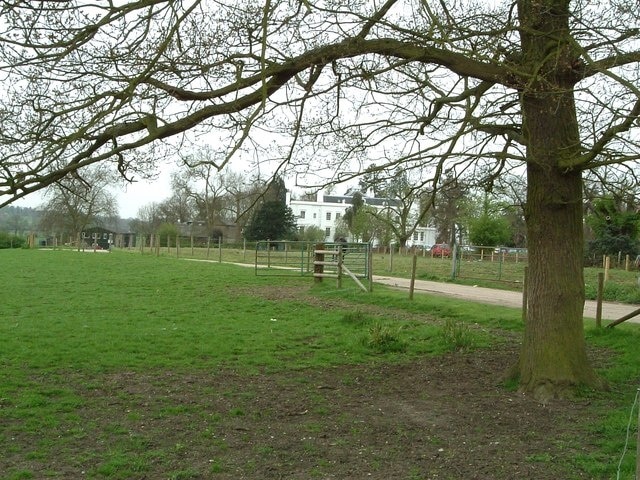 Manor Lodge School, Shenley An independent (i.e. fee-paying) school set in six acres of very pleasant looking grounds. http://www.manorlodgeschool.com/