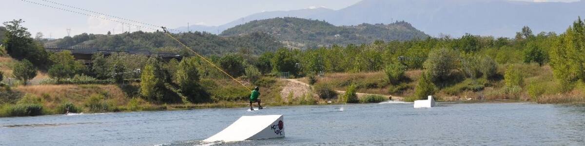 Photo "Manoppello Hot-Lake 2012" by Ra Boe / Wikipedia (Creative Commons Attribution-Share Alike 3.0 de) / Cropped from original