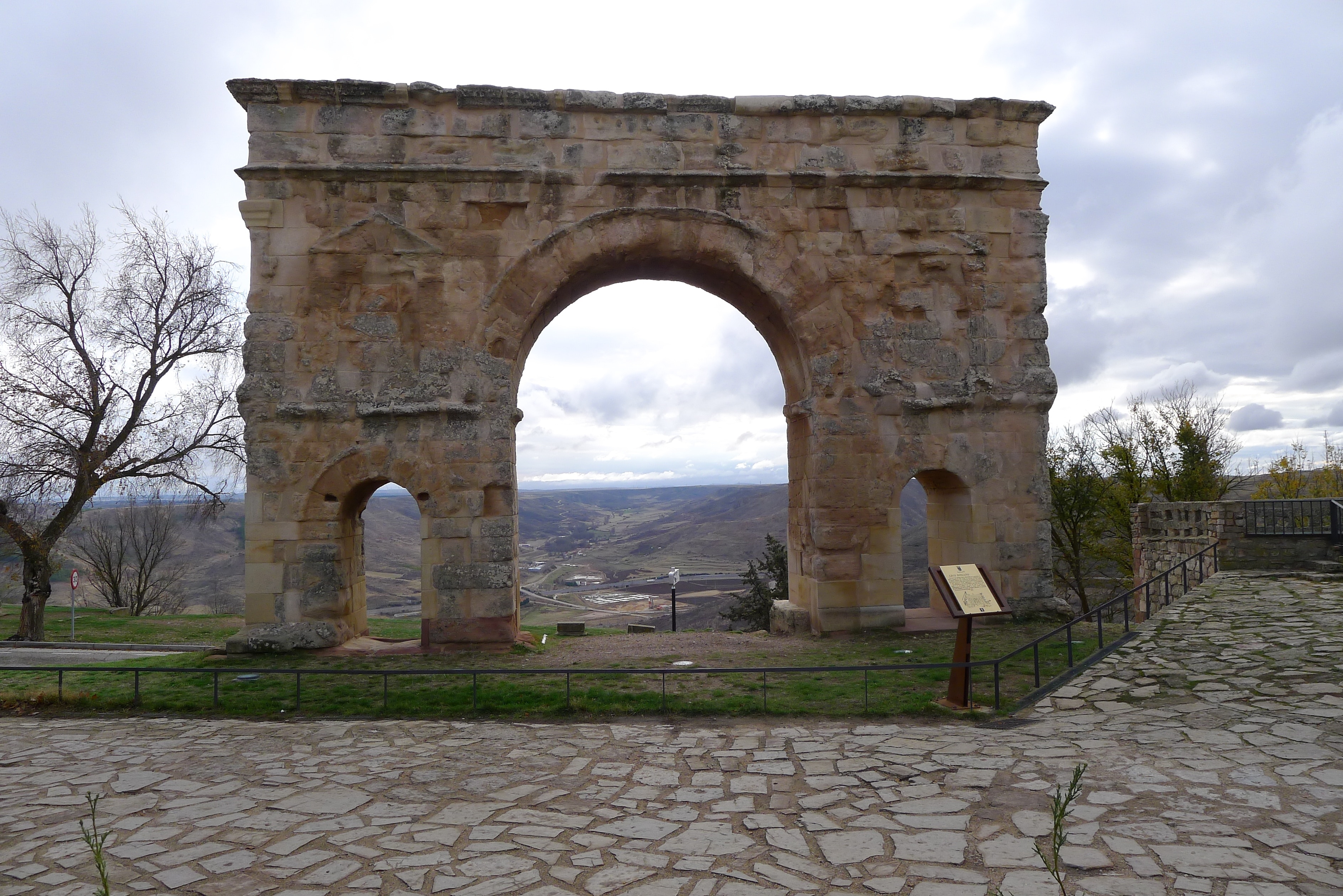 Arche romaine de Medinaceli, Medinaceli, Castille-et-León, Espagne