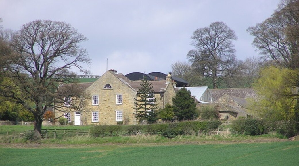 Photo "Gilling with Hartforth and Sedbury" by Hugh Mortimer (CC BY-SA) / Cropped from original