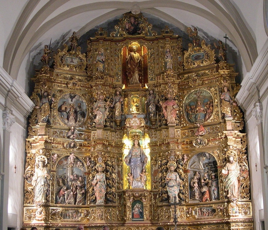 照片“卡塞雷斯” 拍摄者：Pere López（CC BY-SA）原片经过裁剪