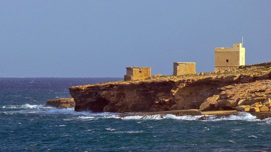 Photo "British coastal towers near Xgħajra, Malta" by Sudika (Creative Commons Attribution-Share Alike 3.0) / Cropped from original
