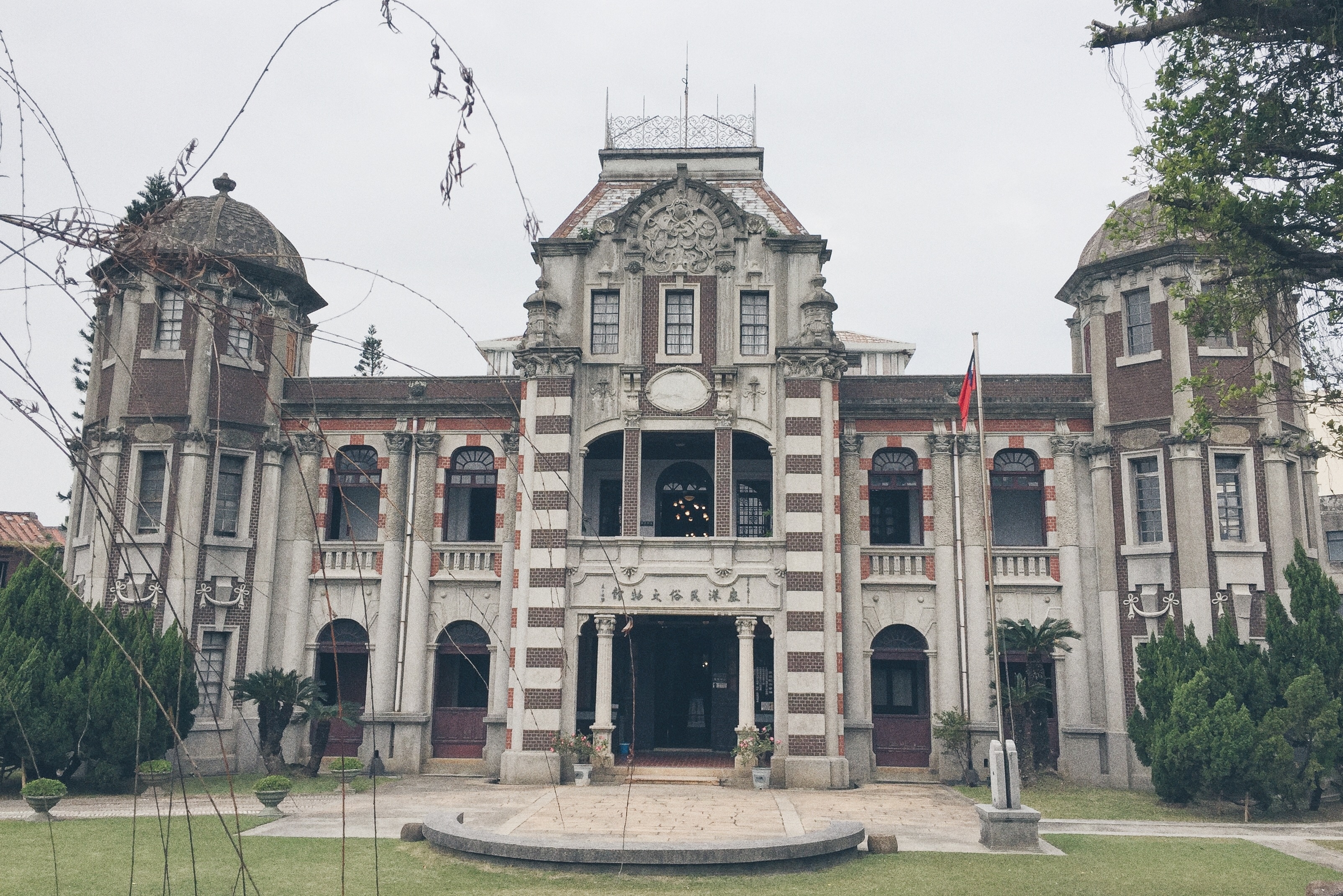 Photo "Lukang Folk Arts Museum" by mr.5/4™ (CC BY) / Cropped from original