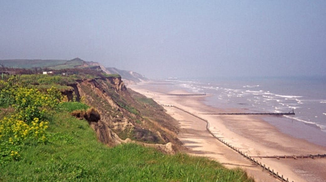 Photo "Overstrand" by Christine Matthews (CC BY-SA) / Cropped from original