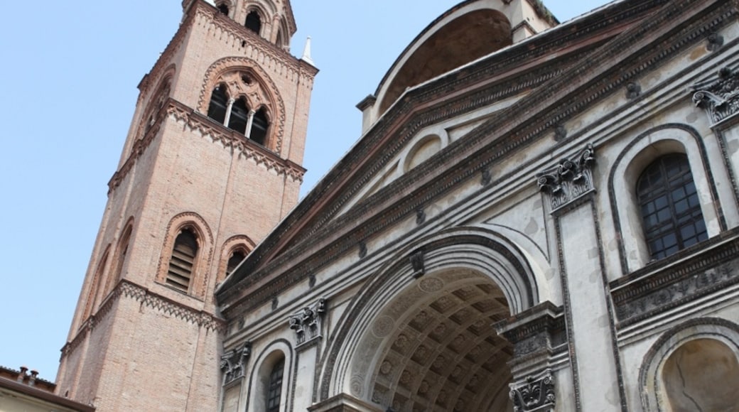 ภาพ "Basilica di Sant'Andrea di Mantova" โดย adirricor (CC BY) / ตัดภาพจากขนาดต้นฉบับ