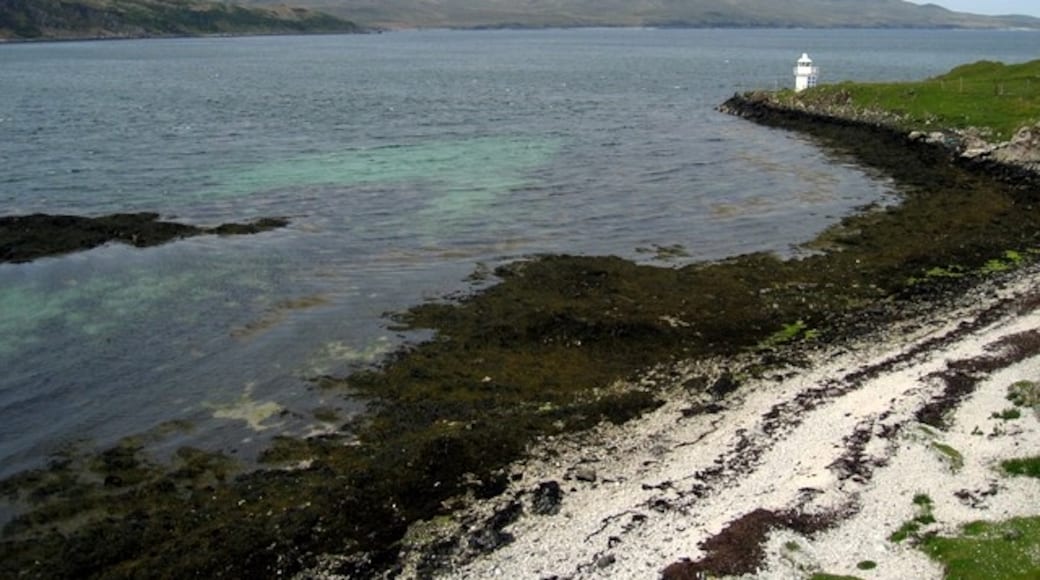 Photo "Isle of Jura" by Andrew Curtis (CC BY-SA) / Cropped from original