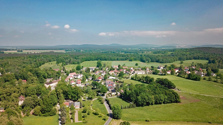 Photo "Gräfenhain (Königsbrück, Saxony, Germany)" by PaulT (Creative Commons Attribution-Share Alike 4.0) / Cropped from original