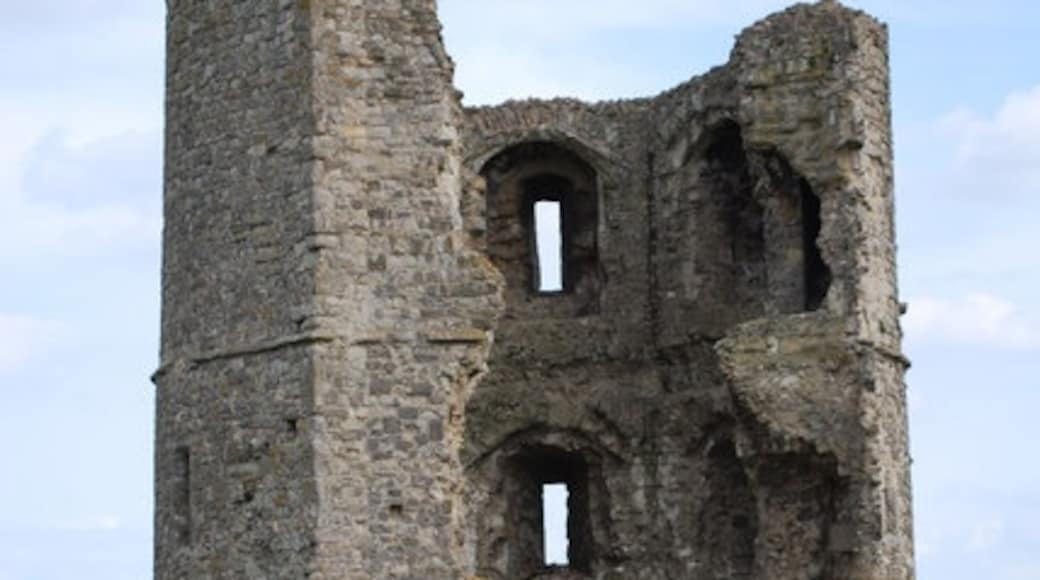 Photo "Hadleigh Castle" by william (CC BY-SA) / Cropped from original