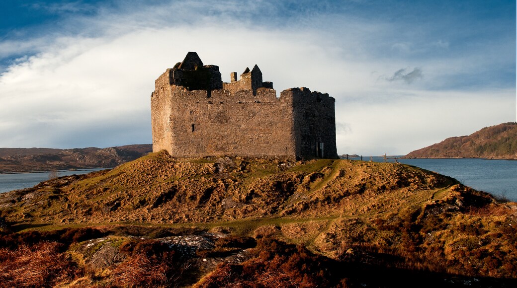 Photo "Castle Tioram" by Michael Walsh (CC BY) / Cropped from original