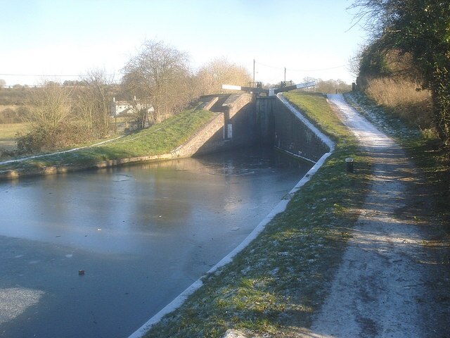 Photo "Tutnall and Cobley" by Trevor Rickard (CC BY-SA) / Cropped from original