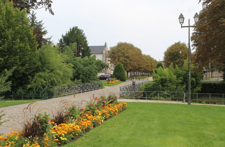 Châlons-en-Champagne, Petit Jard and Cours d'Ormesson