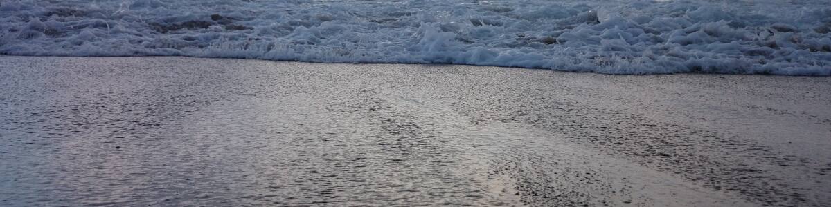 Photo "946, Taiwan, 屏東縣恆春鎮墾丁里" by Adonis Lin (Creative Commons Attribution 3.0) / Cropped from original