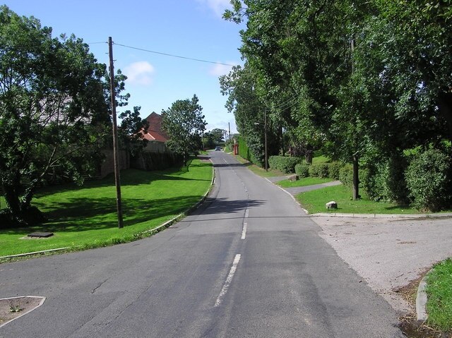 Foto "Aislaby" de Hugh Mortimer (CC BY-SA) / Recortada do original