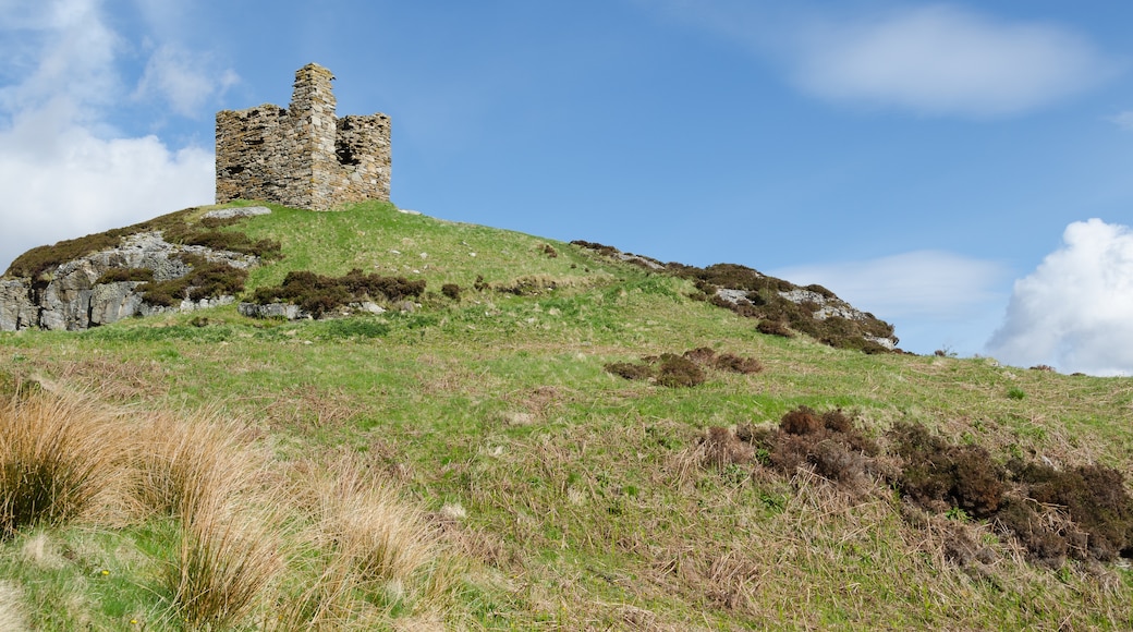 Photo "Castle Varrich" by Florian Fuchs (CC BY) / Cropped from original