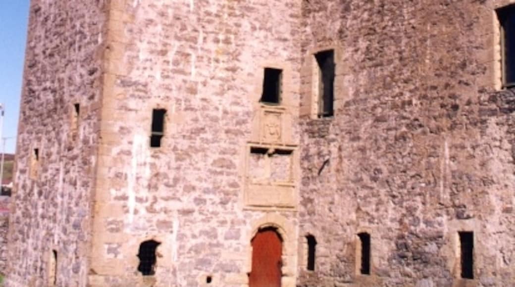 "Scalloway Castle"-foto av Anne Burgess (CC BY-SA) / Urklipp från original