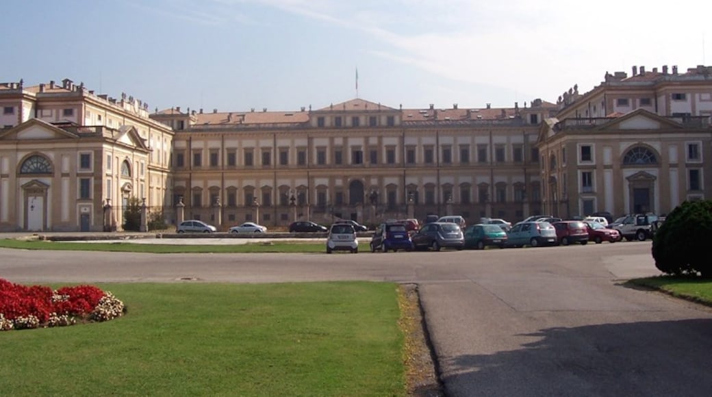 "Villa Reale di Monza"-foto av MarkusMark (CC BY-SA) / Urklipp från original