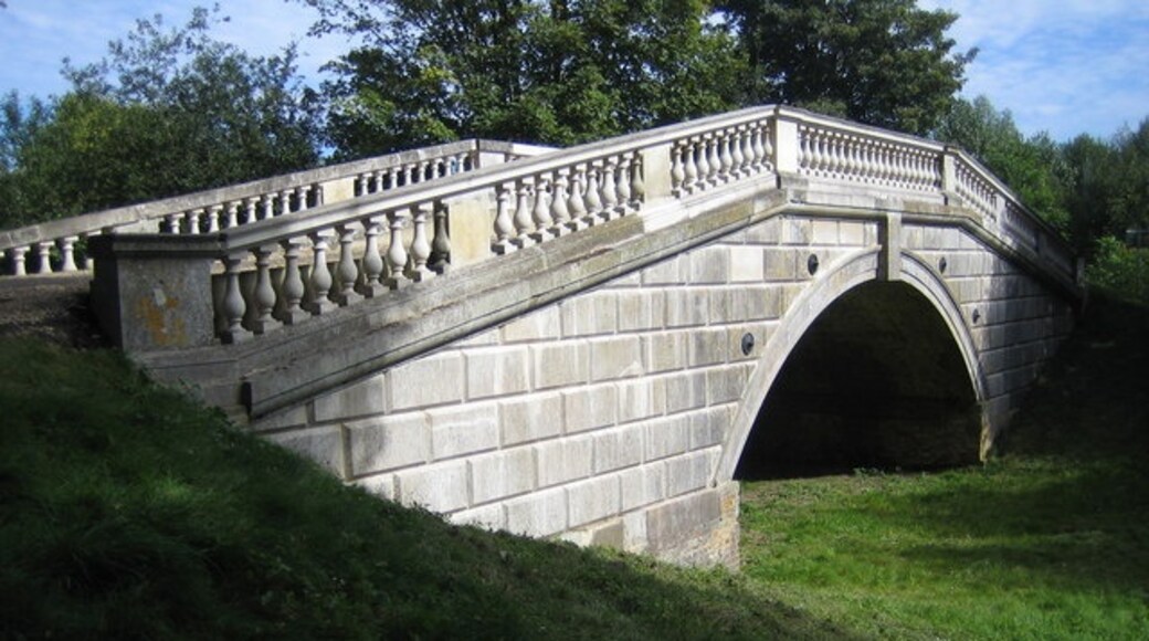 Photo "St Paul's Walden" by Nigel Cox (CC BY-SA) / Cropped from original