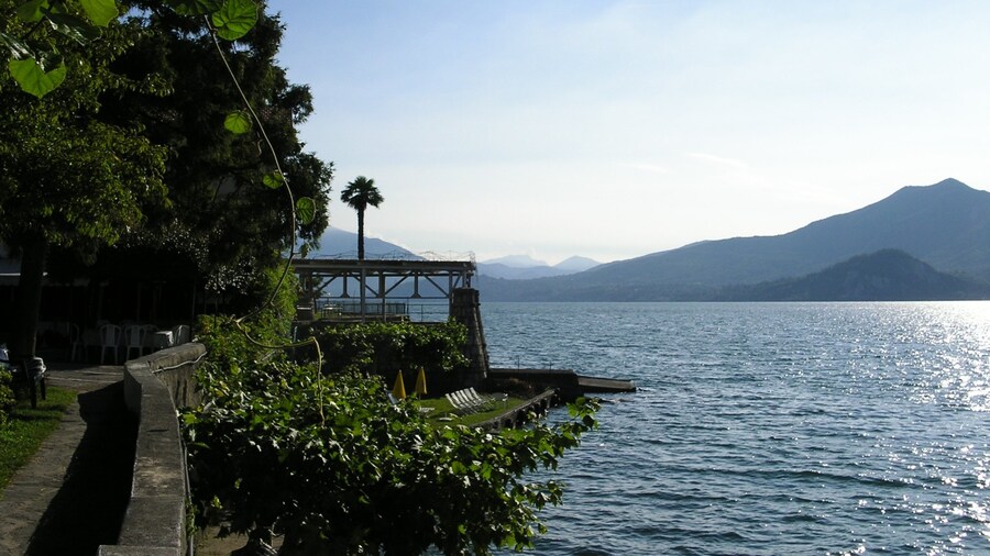 Photo "Lago Maggiore bei Ghiffa" by pyraniton (Creative Commons Attribution 3.0) / Cropped from original