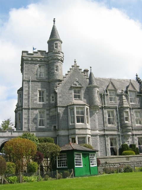 Photo "Ardoe" by Lizzie (CC BY-SA) / Cropped from original