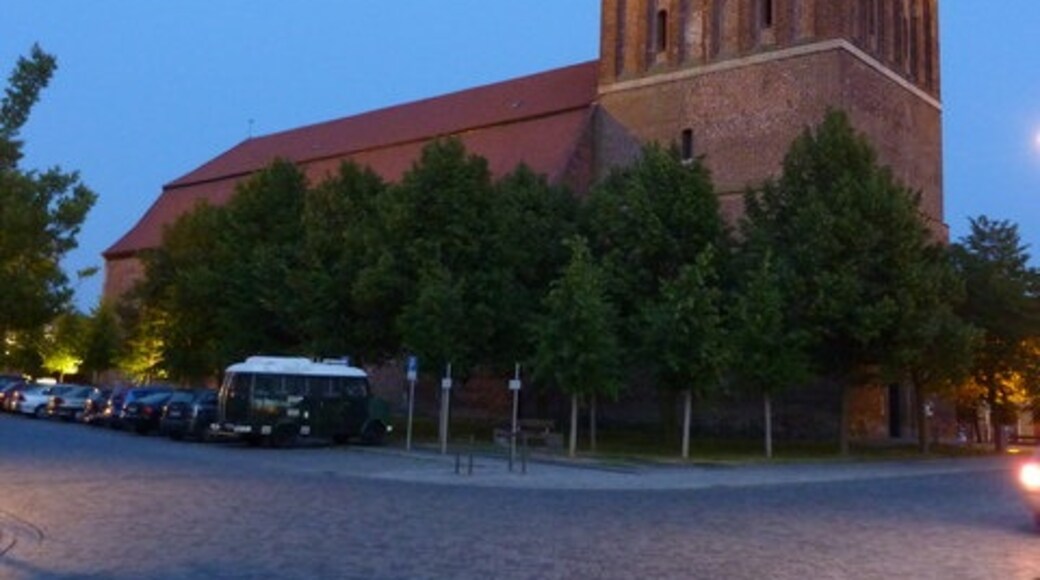 Foto "Ribnitz" oleh Hansj?Lipp (CC BY-SA) / Dipotong dari foto asli