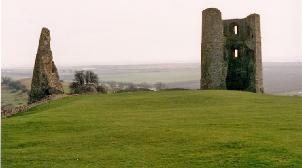 Photo "Hadleigh Castle" by Steven Muster (CC BY-SA) / Cropped from original