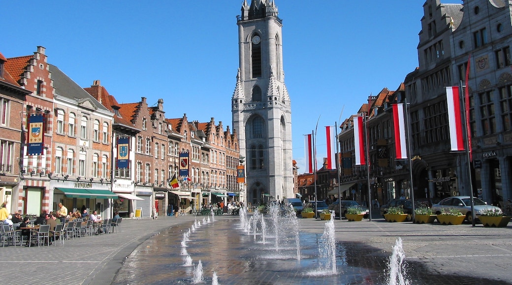 "Klocktornet i Tournai"-foto av Jean-Pol GRANDMONT (CC BY) / Urklipp från original