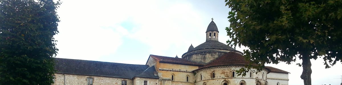 Photo "Souillac, abbaye Sainte-Marie" by Gilles Guillamot (Creative Commons Attribution-Share Alike 3.0) / Cropped from original