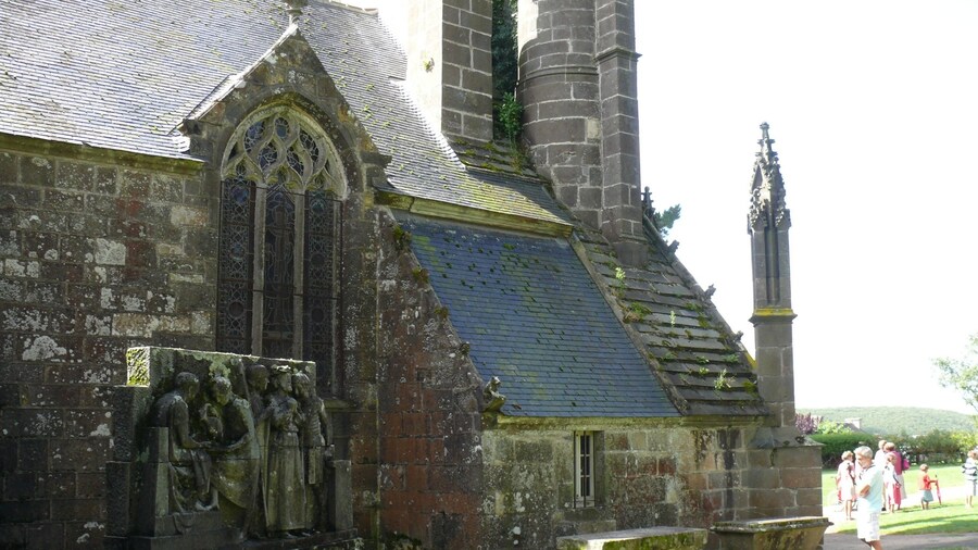 Photo "Our-Lady-of-Rumengol's church of Le Faou (Finistère, Bretagne, France)." by Peter17 (Creative Commons Attribution-Share Alike 3.0) / Cropped from original