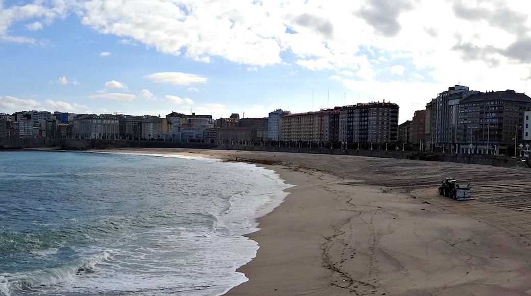 Foto "Pantai Orzan" oleh carrodeguas (CC BY-SA) / Dipotong dari foto asli