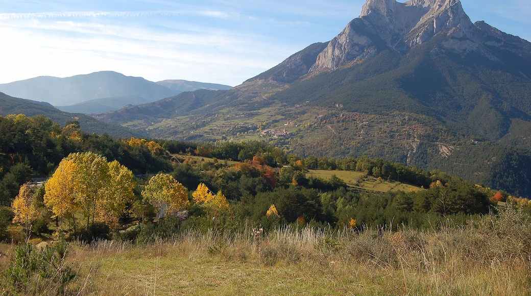 Foto "Montaña Pedraforca" por espinya (CC BY-SA) / Recortada de la original