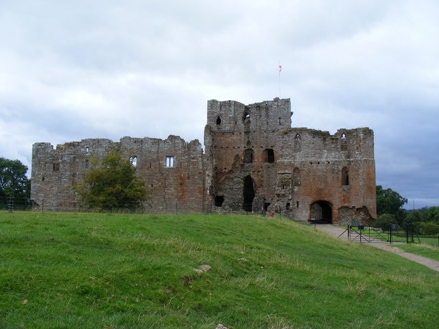 Photo "Brougham Castle" by Paul Farmer (CC BY-SA) / Cropped from original