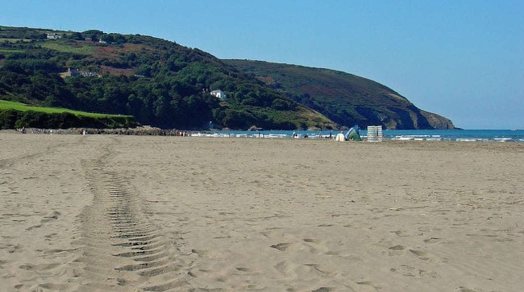 Photo "Poppit Sands Beach" by Dylan Moore (CC BY-SA) / Cropped from original