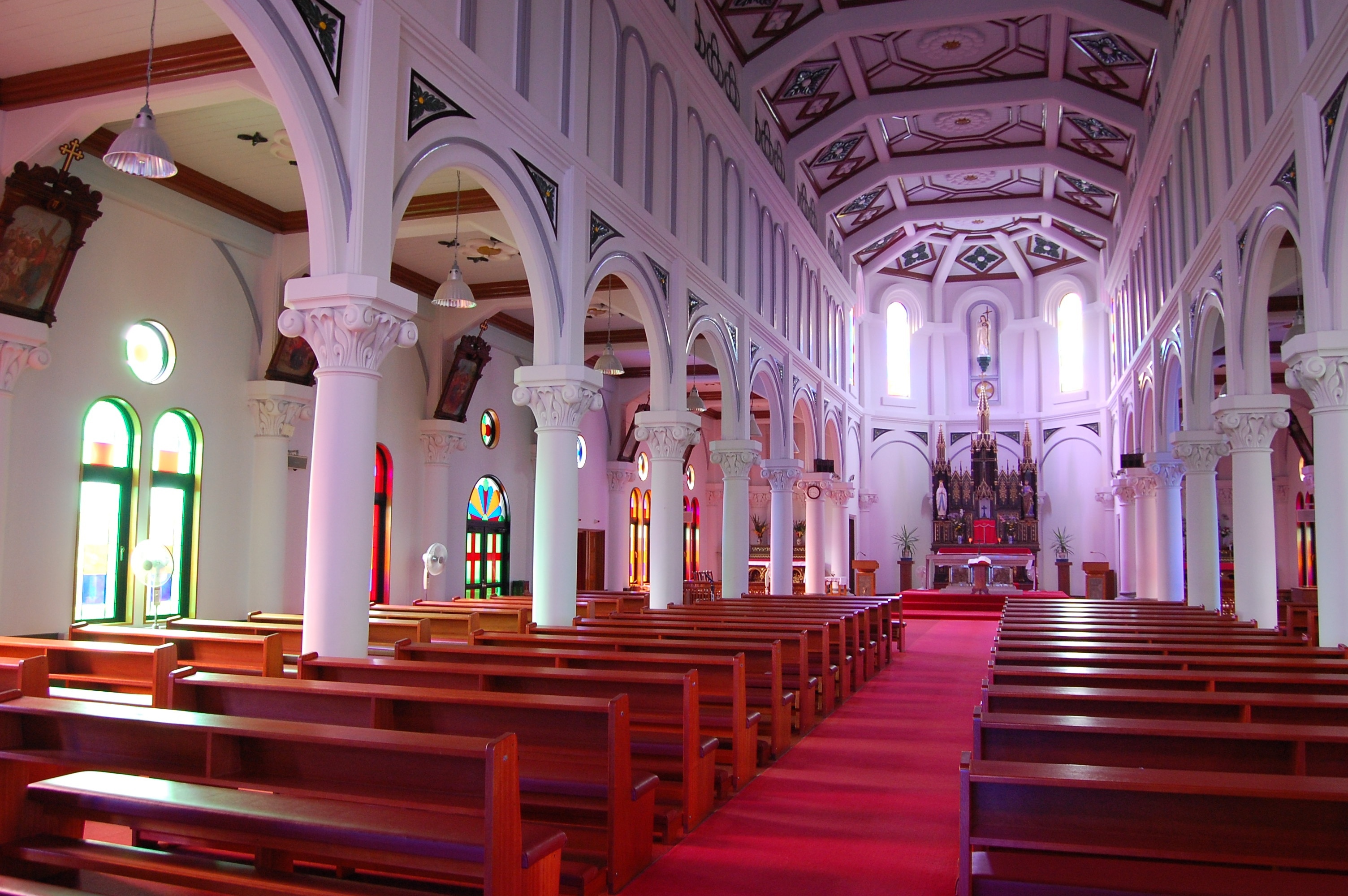 Church picture. Баптистская Церковь Звенигород. Баптистская Церковь внутри. Church inside. Catholic Church inside.