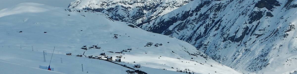 Photo "View from Ski Area Mottolino to Passo Eira" by qwesy qwesy (Creative Commons Attribution 3.0) / Cropped from original