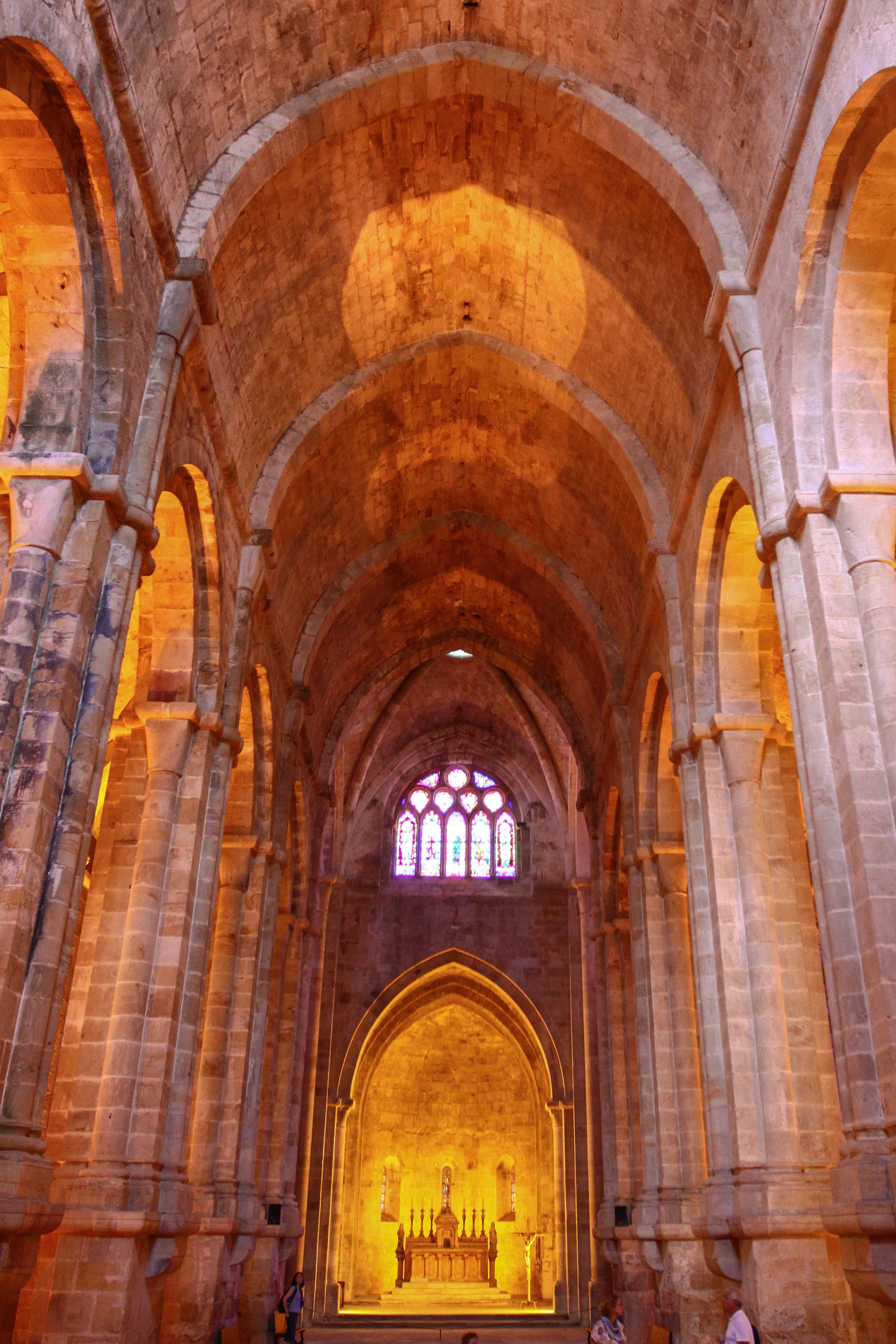 Foto "Abbazia di Fontfroide" di Eduardo Miranda - Mexico (page does not exist) (CC BY-SA) / Ritaglio dell’originale