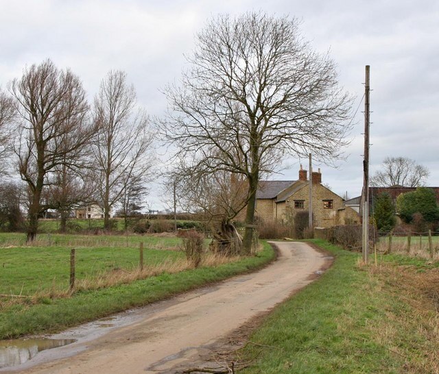 "Grafton Regis"-foto av Richard Thomas (CC BY-SA) / Urklipp från original