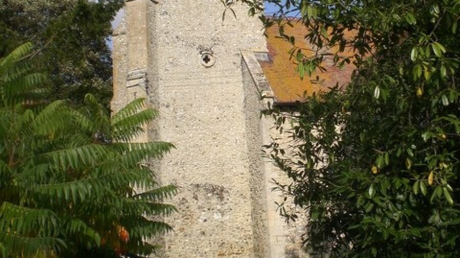 Photo "Tower of St Andrew's, Congham I met one of the churchwardens tidying up the noticeboard and she told me, amongst other things, that St Andrew's annual summer fête hosts the World Snail Racing Championships, see http://www.snailracing.net/. A cunning piece of fête marketing! Next year's championship is on Saturday 19th July 2008 starting at 2:00pm." by Nigel Jones (Creative Commons Attribution-Share Alike 2.0) / Cropped from original